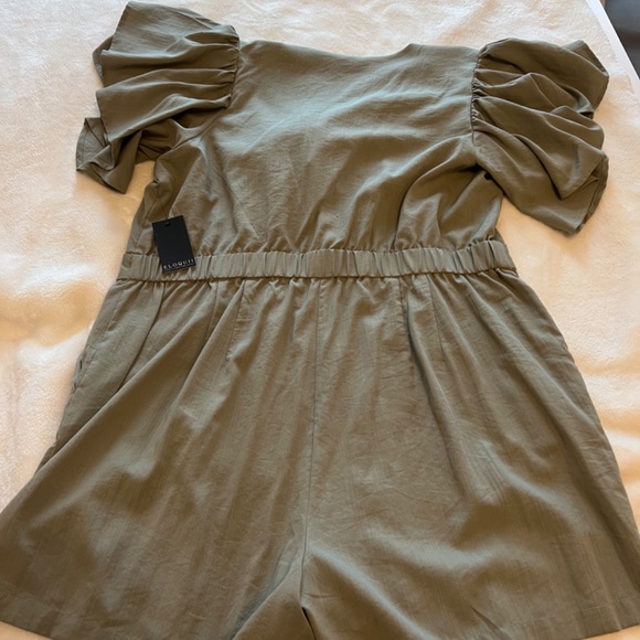 Tie Bodice Romper With Flutter Sleeves (NWT) - Picture 9 of 9